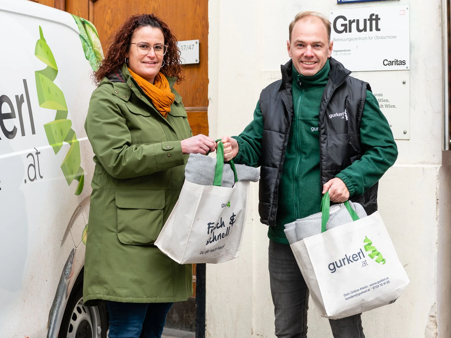 Judith Hartweger (Leiterin der „Gruft“ der Caritas) und Maurice Beurskens (CEO von gurkerl.at.