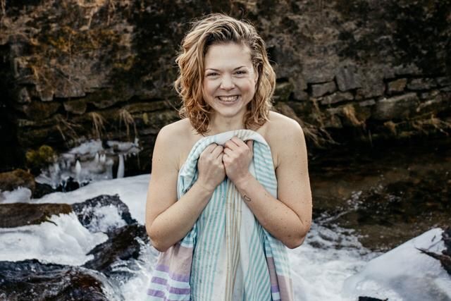 Für ein Fotoshooting modelte Sigrid Spörk in drei Grad kaltem Wasser.