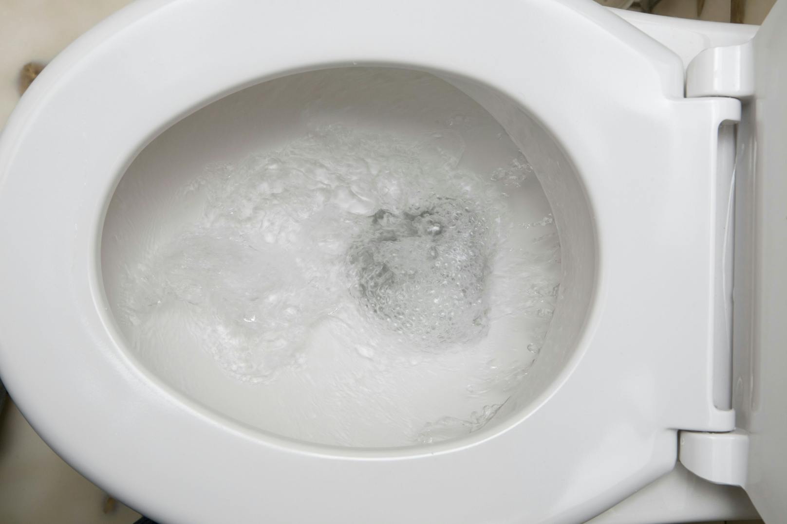 Ein Ehepaar in Italien erhielt nach 18 Jahren eine Entschädigung. Grund dafür war eine zu laute Toilettenspülung der Nachbarn.