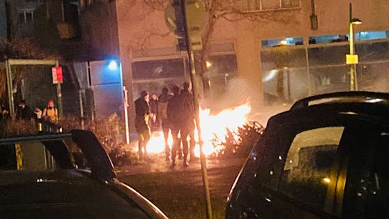 Einige Passanten entdeckten das Feuer