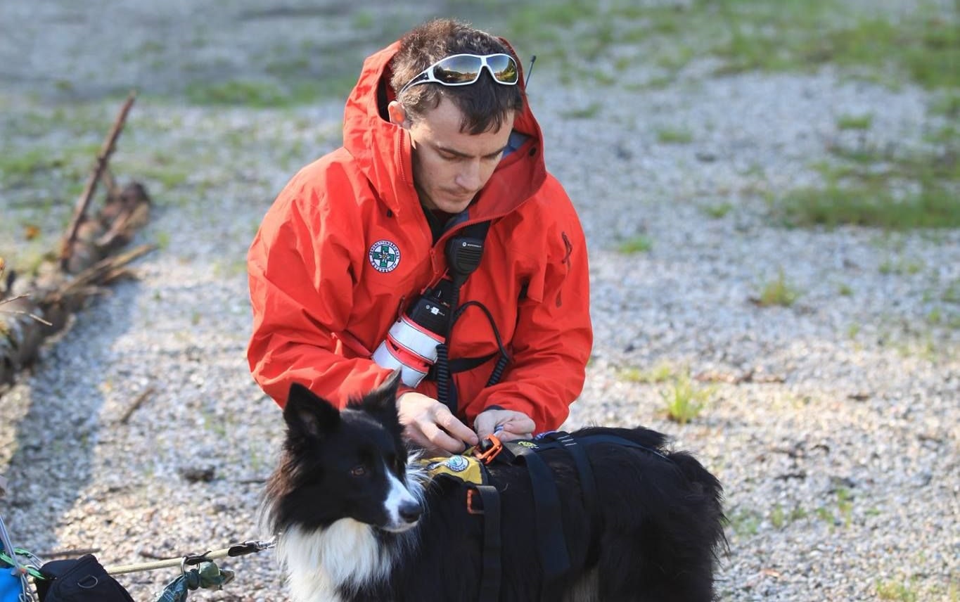 Bergretter Thomas Rohringer, der auch Hundeführer ist, brachte zusammen mit vier Kameraden das Mädchen sicher ins Tal.
