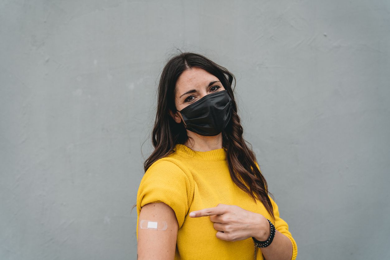 Wenige fürchten sich vor dem Einstich des Covid-Vakzins, sondern vor dem was danach folgt. Denn zusätzlich zu den Nebenwirkungen muss man auch tagelang mit einem schmerzendem Arm rechnen.