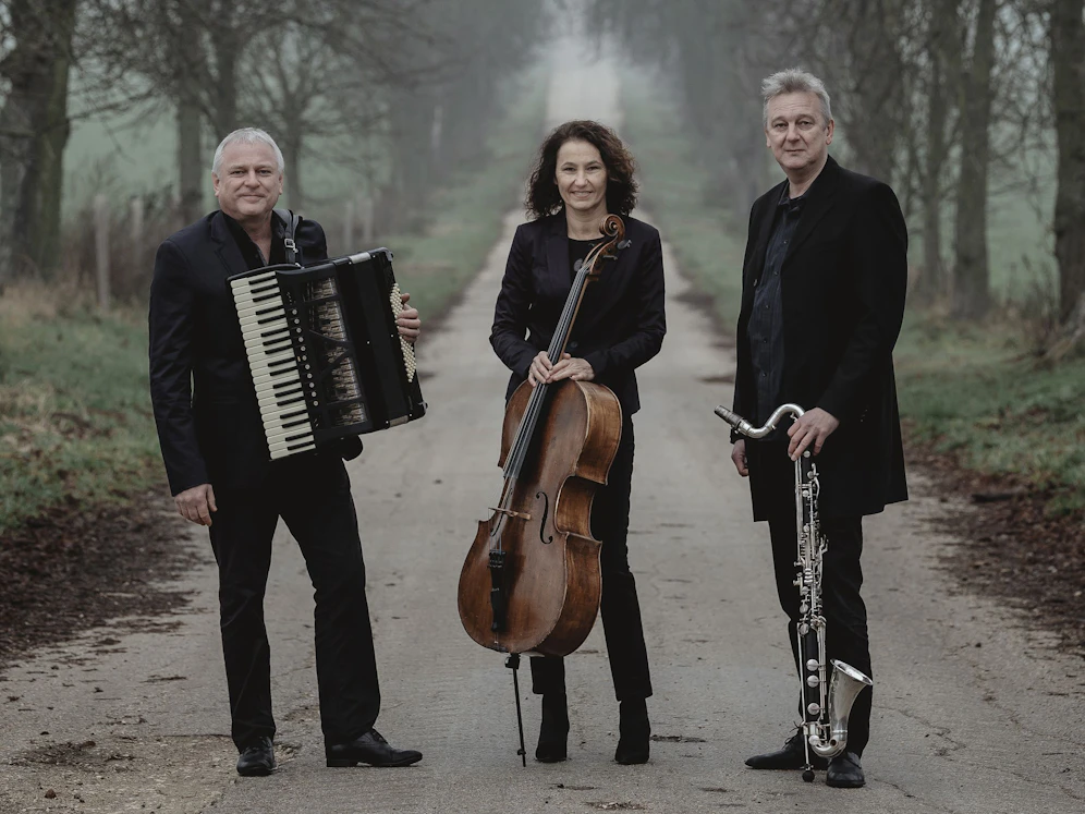 Klaus Paier / Akkordeon, Bandoneon; Asja Valcic / Cello; Gerald Preinfalk / Sopran-Saxophon, Klarinette, Bassklarinette