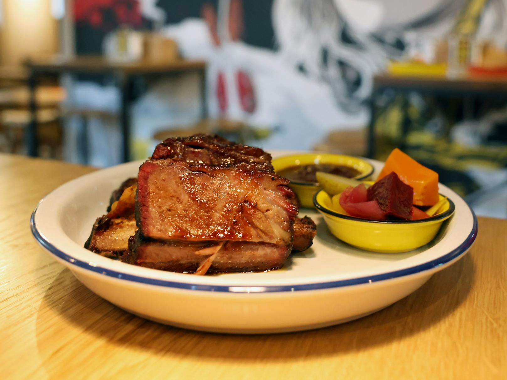 Die Königsklasse des "New Smoked BBQ" ist das typische "Beef Brisket", das langsam und schonend gegart wird, bis es auf der Zunge zerfällt.