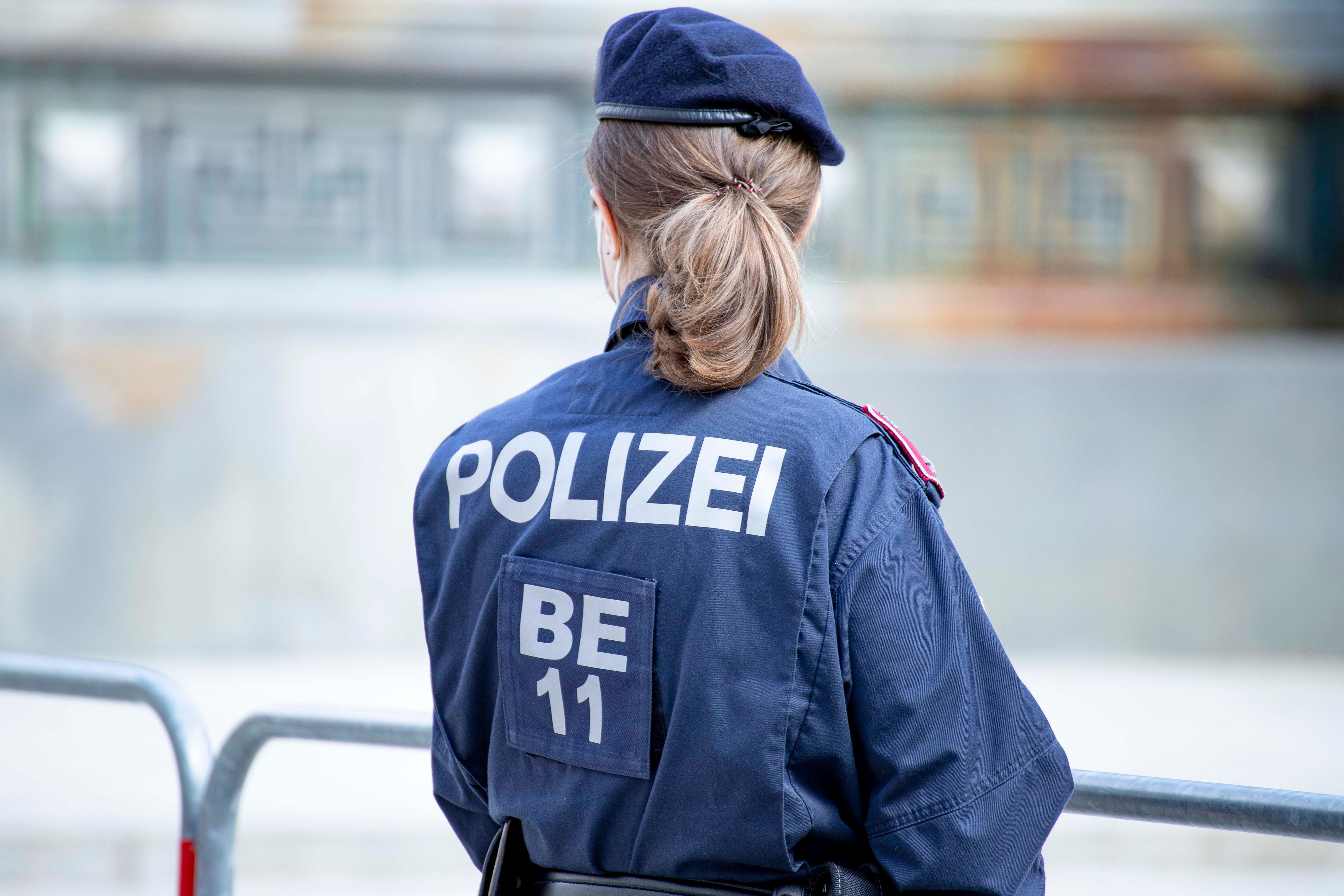 Ab März soll die Polizei für die Impfpflicht-Kontrollen verantwortlich sein. Die Polizeigewerkschaft nennt diese jetzt 