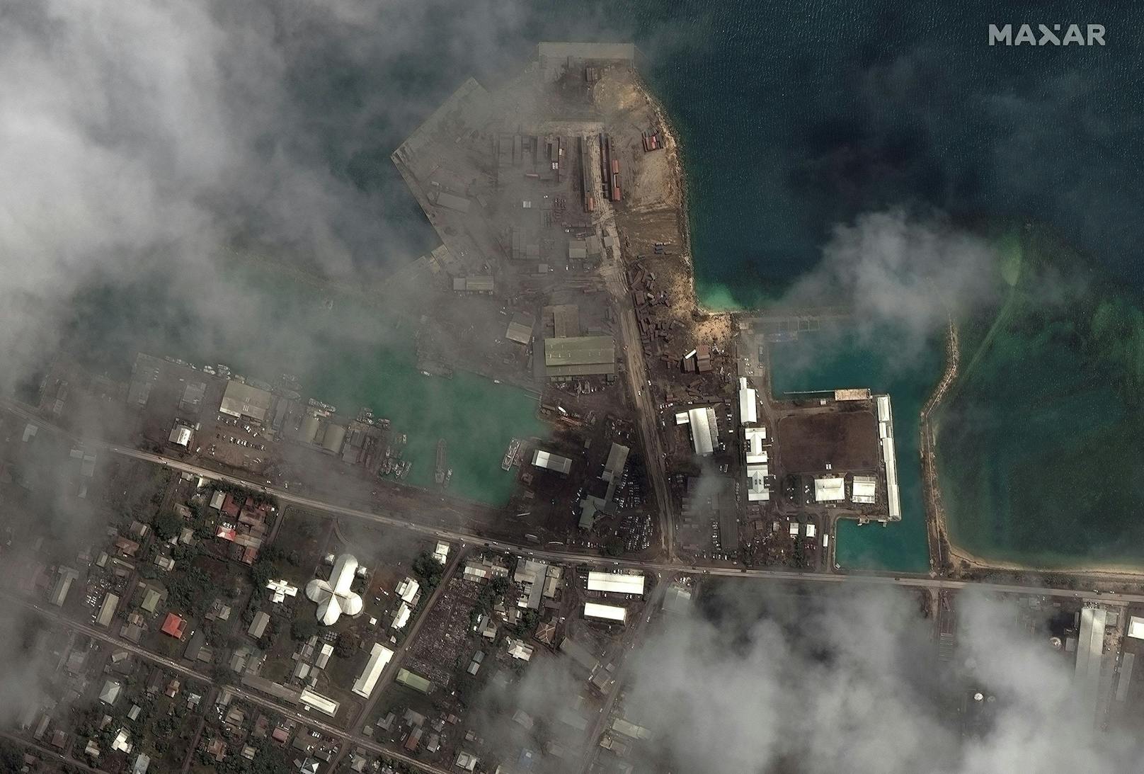 Auch der Hafen der Hauptstadt Nuku'alofa ist durch den gewaltigen Ausbruch schwer beschädigt.