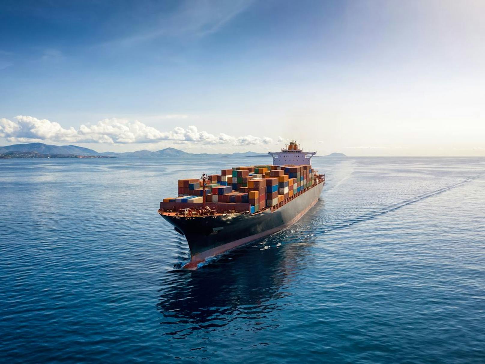 Die internationale Schifffahrt soll klimaneutral werden.&nbsp;Dazu sind alternative Treibstoffe nötig, die allerdings die Transportleistung verringern und die Kosten erhöhen würden.
