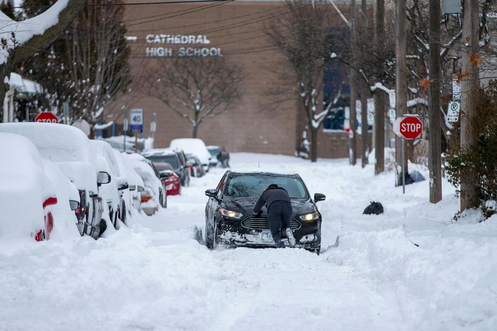 Auf vielen Straßen ging wegen der immensen Schneemassen gar nichts mehr – wie hier in Hamilton, Ontario.