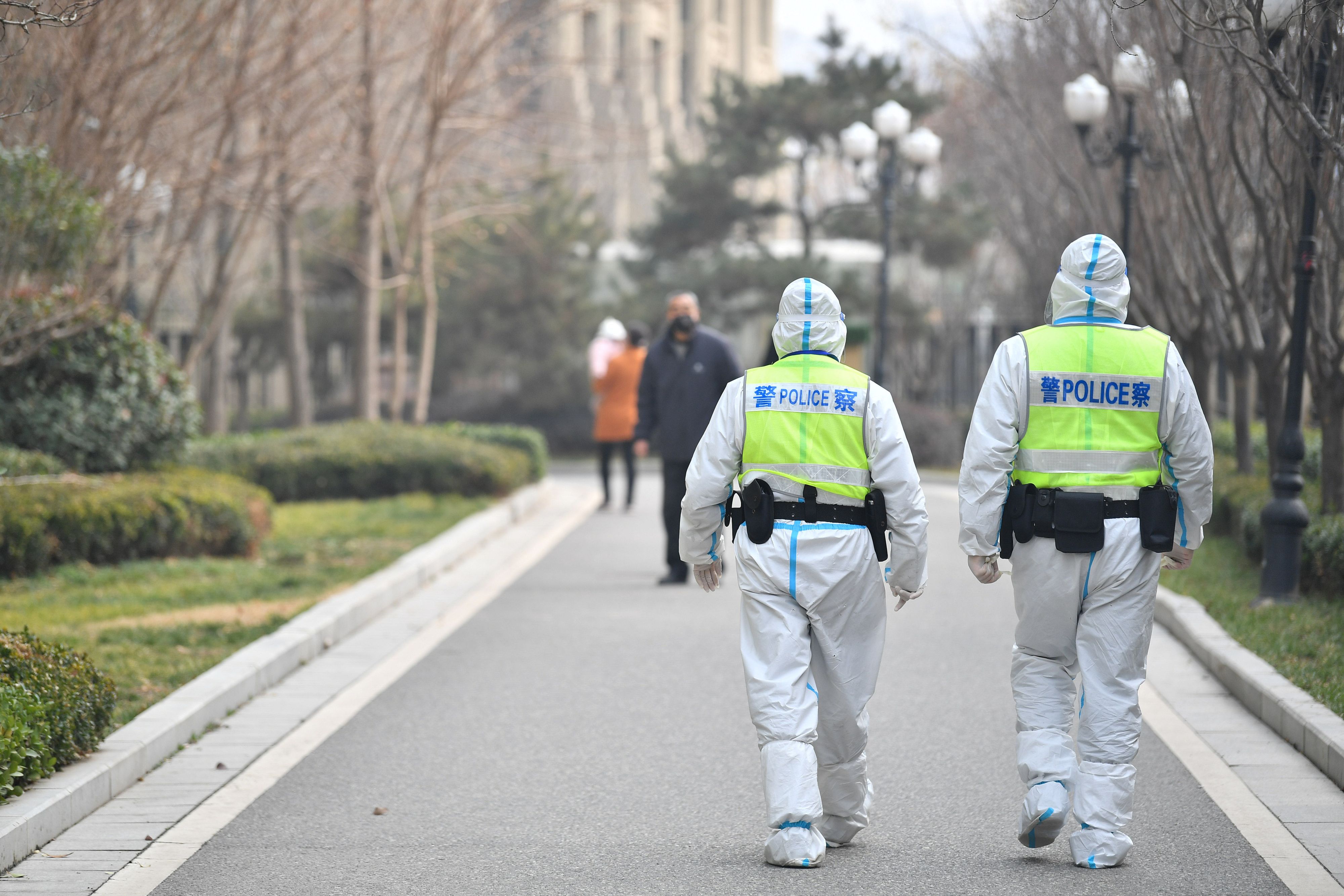 Nicht nur die Polizei von Xi'an (China) geht auf Nummer sicher (Foto). Auch die&nbsp;staatliche Post ruft zu besonderen Schutzmaßnahmen auf.