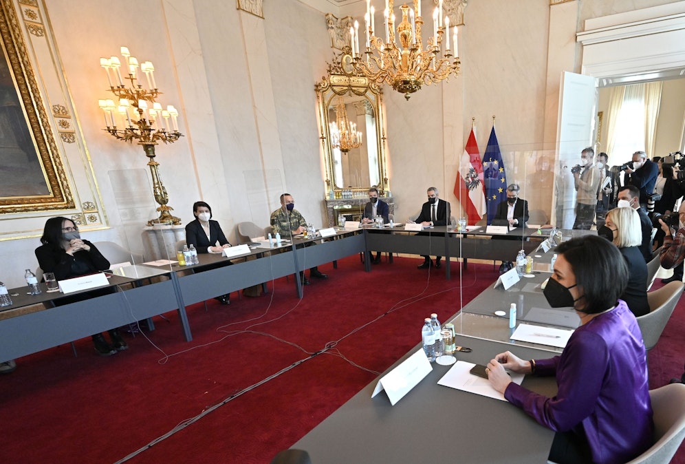 Sitzung der Regierung mit den Landeshauptleuten und der gesamtstaatlichen COVID-Krisenkoordination (GECKO) (Archivfoto vom 6. Jänner). Auch am heutigen Dienstag tagt GECKO.