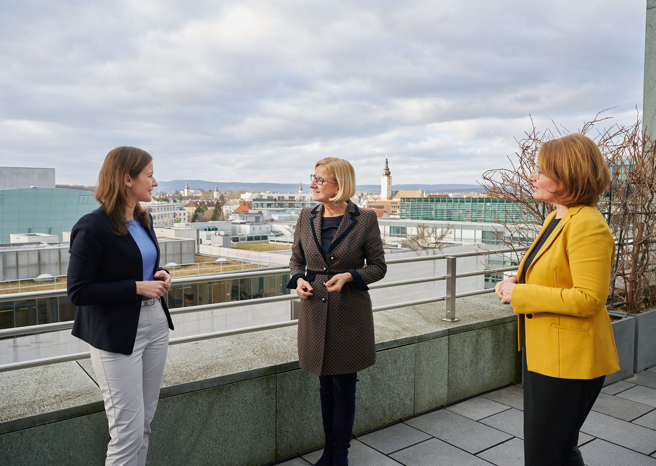 Landeschefin Johanna Mikl-Leitner traf Staatssekretärin Claudia Plakolm. Mit dabei: Bildungslandesrätin Christiane Teschl-Hofmeister
