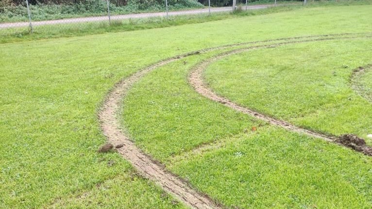Am Faustballplatz in St. Johann am Walde wurden große Schäden angerichtet.