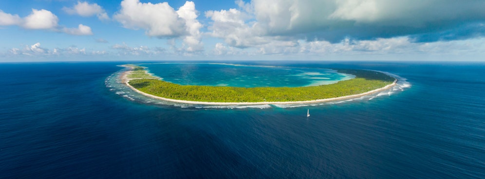 Die Republik Kiribati ist ein aus Korallenatollen und Inseln bestehender Staat mit etwa 120.000 Einwohnern. Über zwei Jahre registrierte man keine einzige Corona-Infektion.