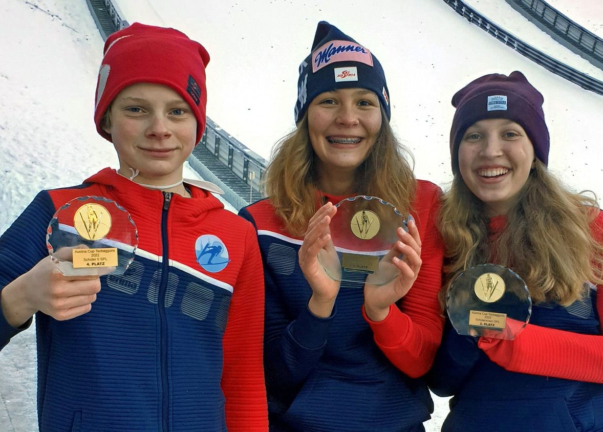 Fabian Plank, Sara Pokorny und Meghann Wadsak (v.li.) schreiben Skigeschichte.