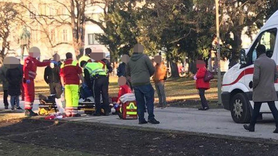 Der Mann wurde vom Notarzt versorgt.