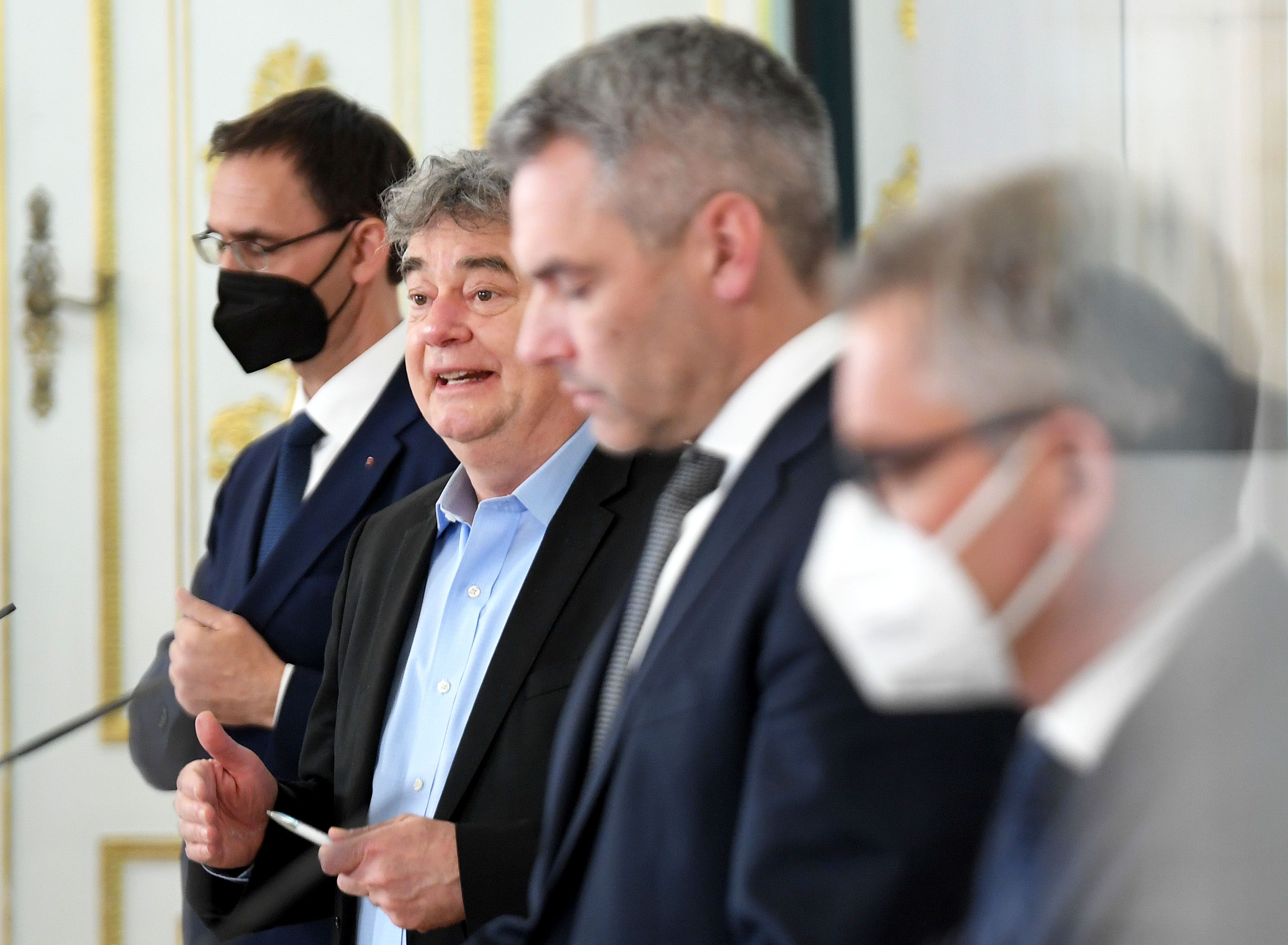 Die Regierung beim Pressefoyer nach dem Ministerrat am Mittwoch, 19.01.2022