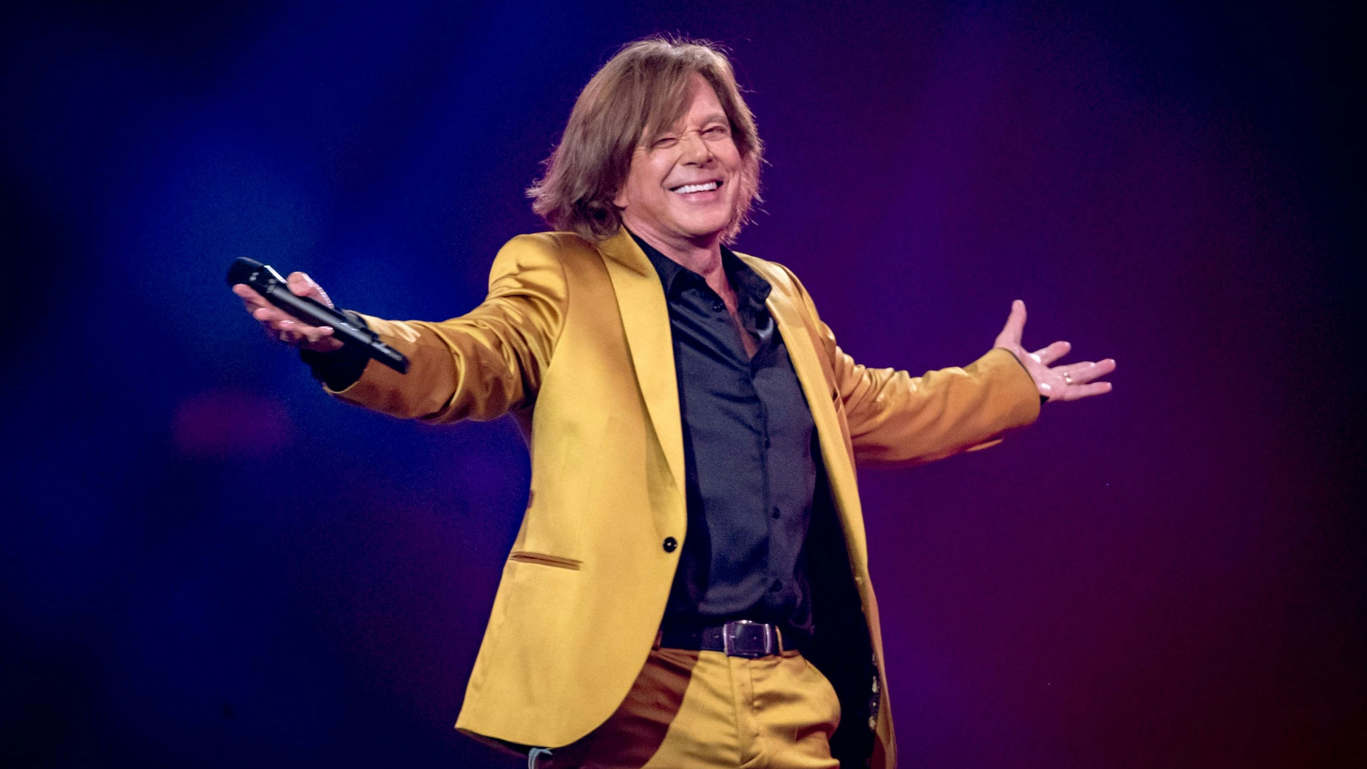 Download von www.picturedesk.com am 19.01.2022 (19:15).  23 October 2021, North Rhine-Westphalia, Dortmund: Jürgen Drews sings at the "Schlagerbooom 2021 - Alles funkelt! Everything glitters!". Photo: Malte Krudewig/dpa - 20211023_PD19628 - Rechteinfo: Rights Managed (RM)