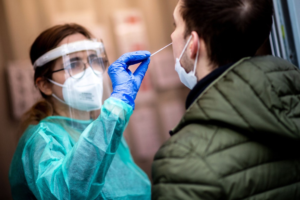 Die Corona-Zahlen in Deutschland schießen in die Höhe.