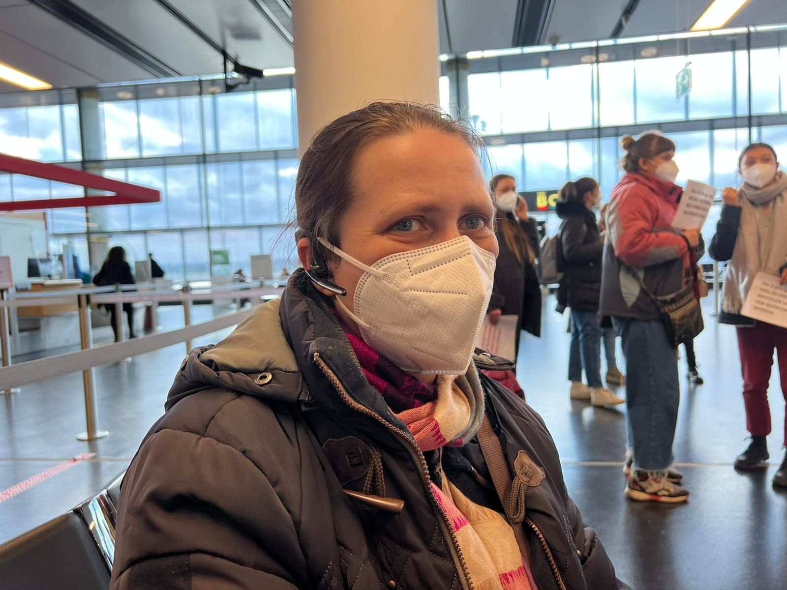 Mutter Julia E. am Airport