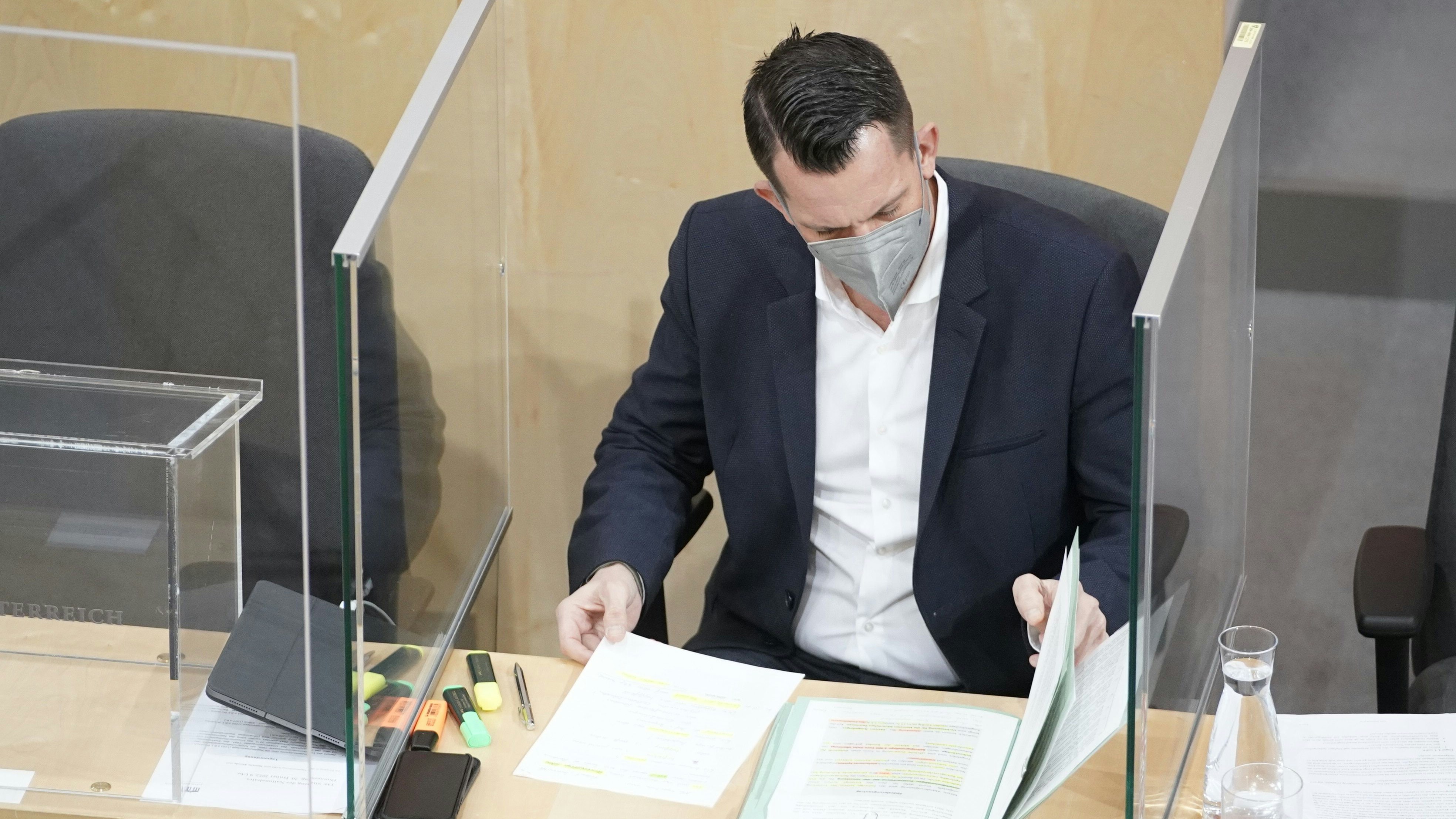 Gesundheitsminister Mückstein lobt das Parlament für den Beschluss der Impfpflicht.