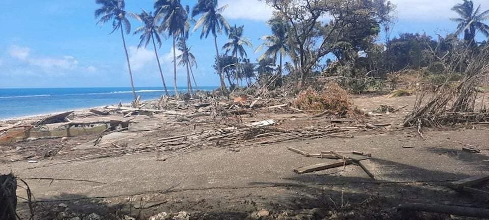 Trümmer bedecken die einstigen Traumstrände des Inselarchipels.