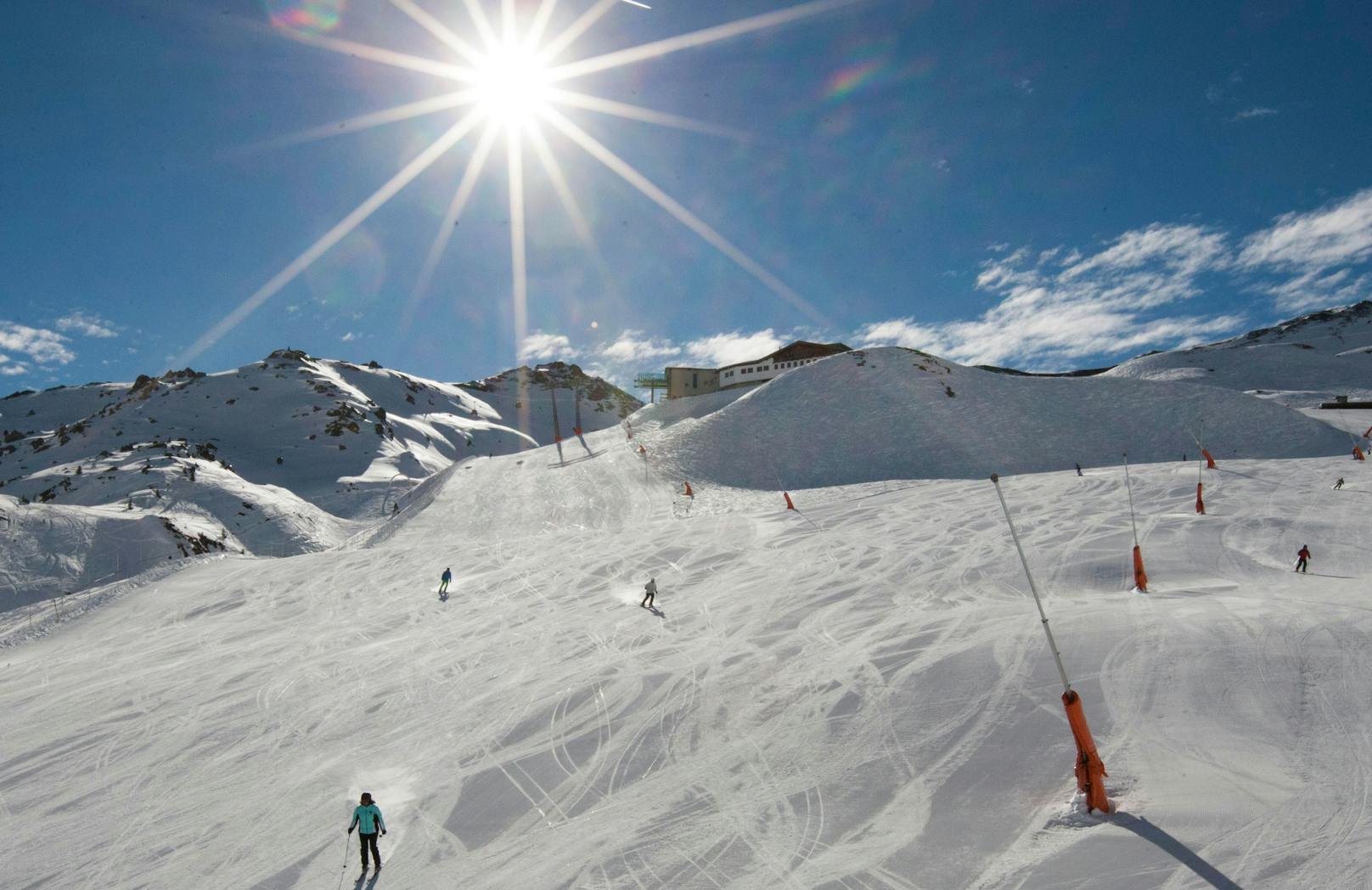 Im Skigebiet von Hochfügen ereignete sich ein tragischer Unfall. Eine 51-Jährige verlor ihr Leben. 