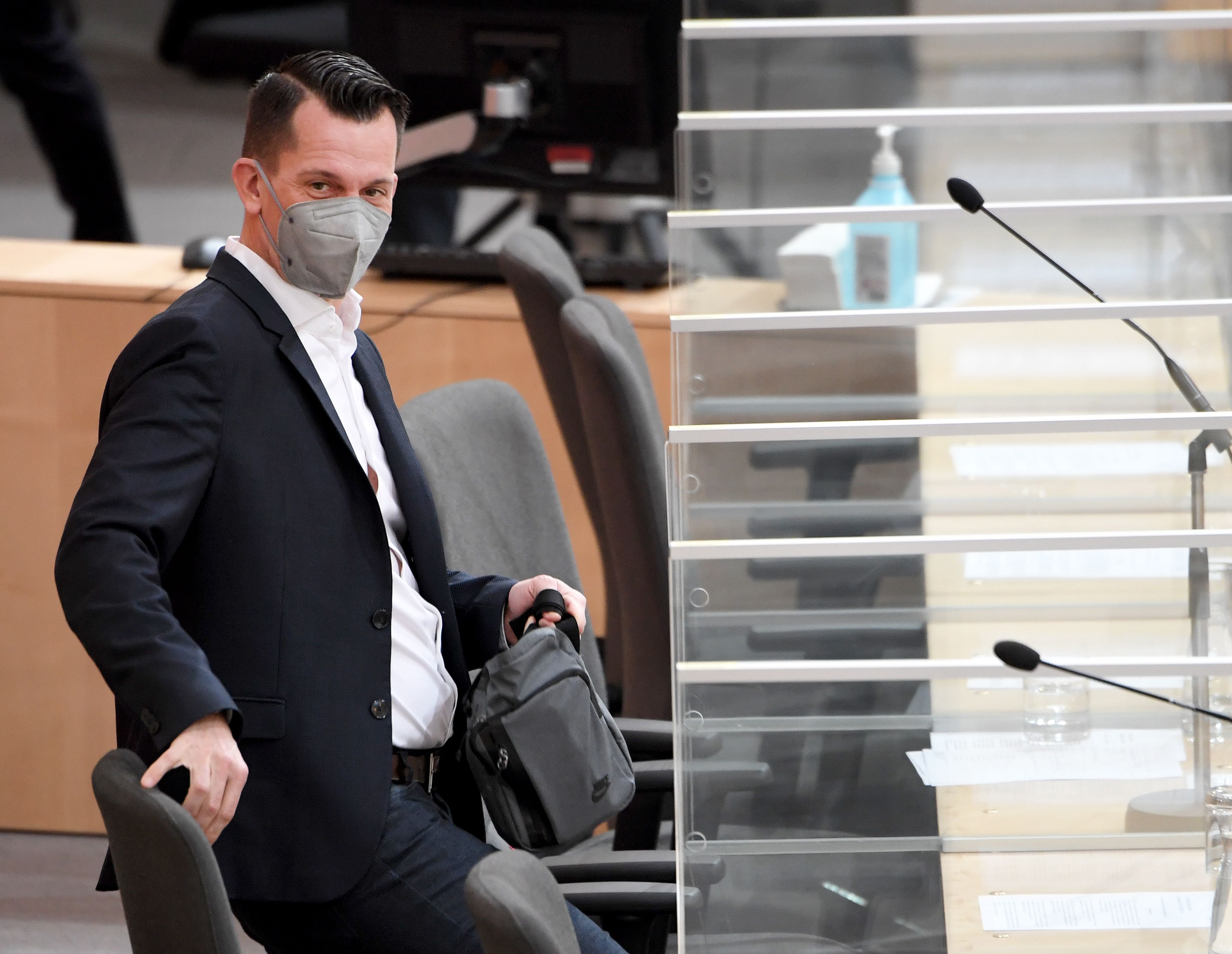 Sozial- und Gesundheitsminister Wolfgang Mückstein (Grüne) im Nationalrat während der Impfpflicht-Debatte.