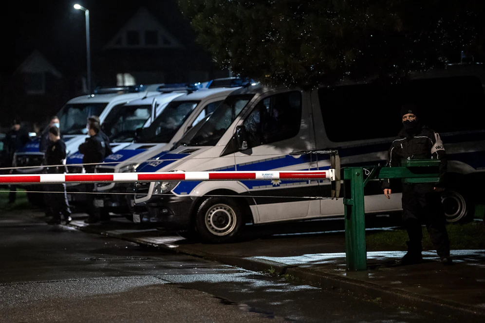 Die deutsche Polizei konnte die Frau von weiteren Attacken abhalten.