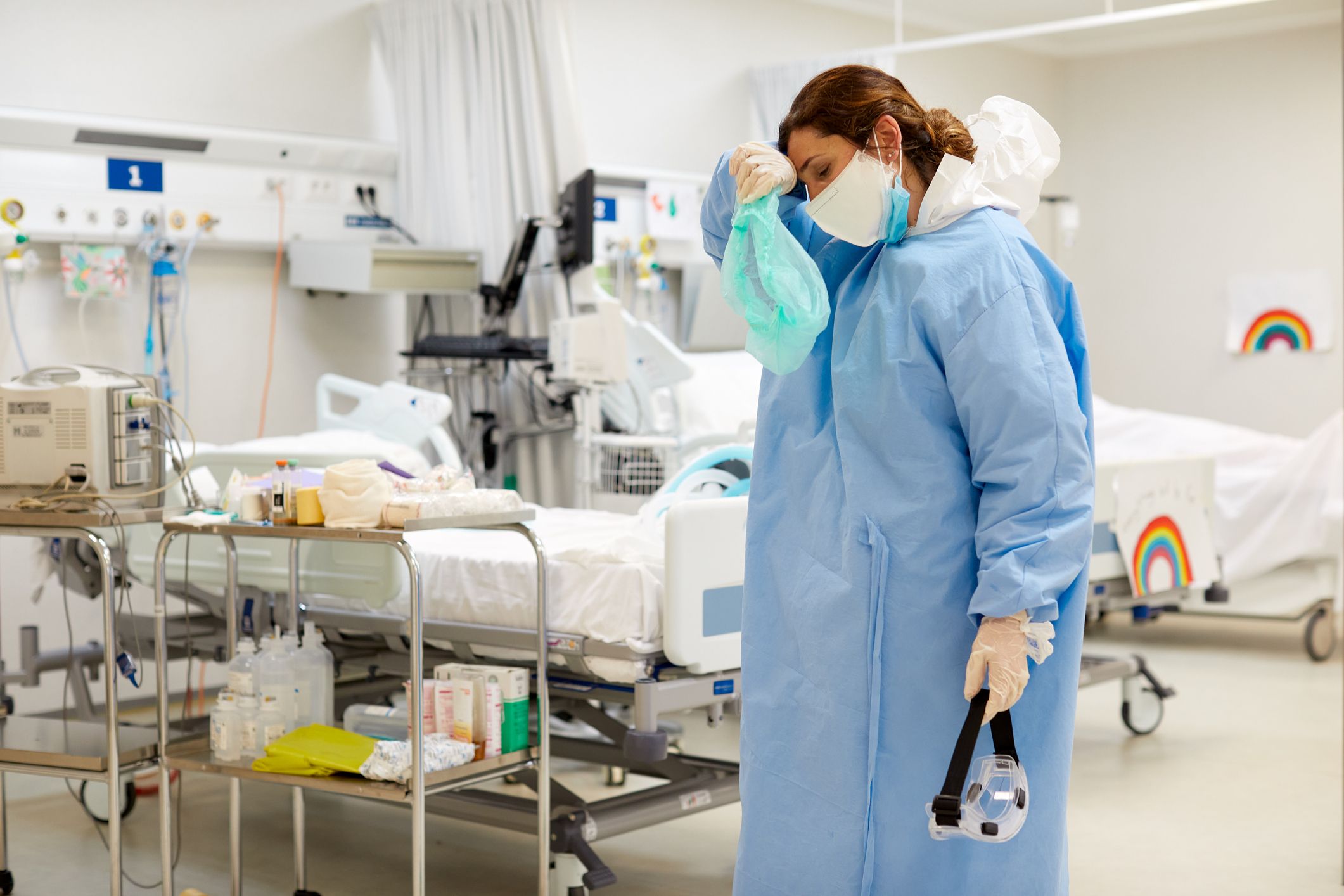 Hunderte Covid-19-Patienten müssen immer noch in Spitälern betreut werden. (Symbolbild)