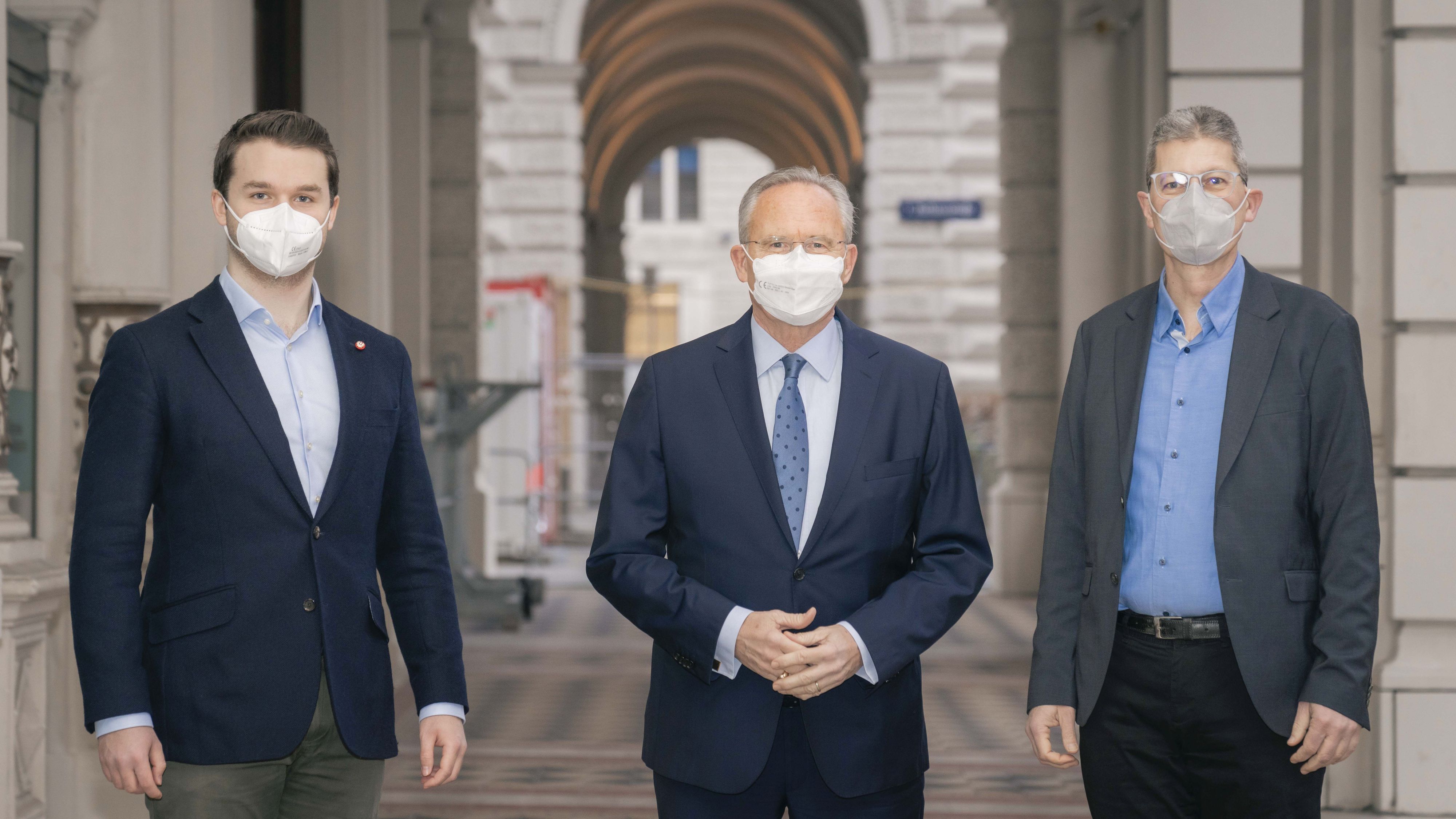 Der zunehmende Lehrernotstand macht der ÖVP Wien Sorgen. Von der Stadt fordern (v.l.n.r.) Lehrervertreter Thomas Krebs, ÖVP Wien-Chef Stadtrat Karl Mahrer und ÖVP-Bildungssprecher Harald 