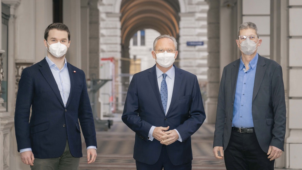 Der zunehmende Lehrernotstand macht der ÖVP&nbsp; Sorgen. Von der Stadt fordern (v.l.n.r.) ÖVP-Bildungssprecher Harald Zierfuß, ÖVP Wien-Chef Stadtrat Karl Mahrer und&nbsp;Lehrervertreter Thomas Krebs nun Anreize für Lehrer in Wien zu bleiben sowie einen Runden Tisch zur Lösungssuche.