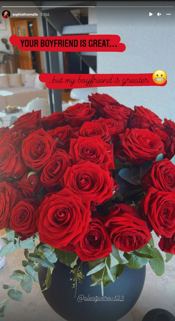 Alexander Zverev überraschte seine Sophia Thomalla mit einem Strauß Roter Rosen. 
