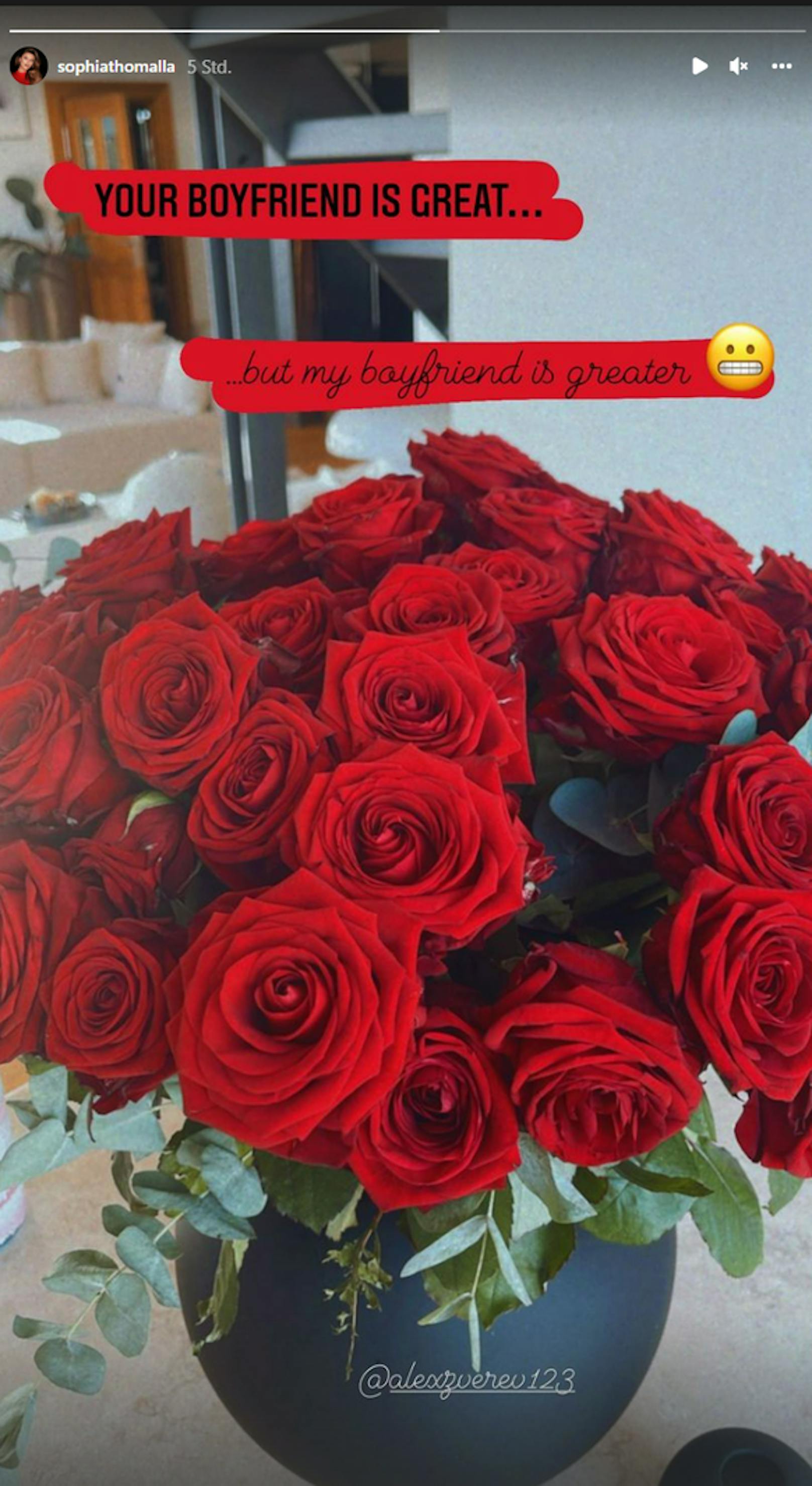 Alexander Zverev überraschte seine Sophia Thomalla mit einem Strauß Roter Rosen. 