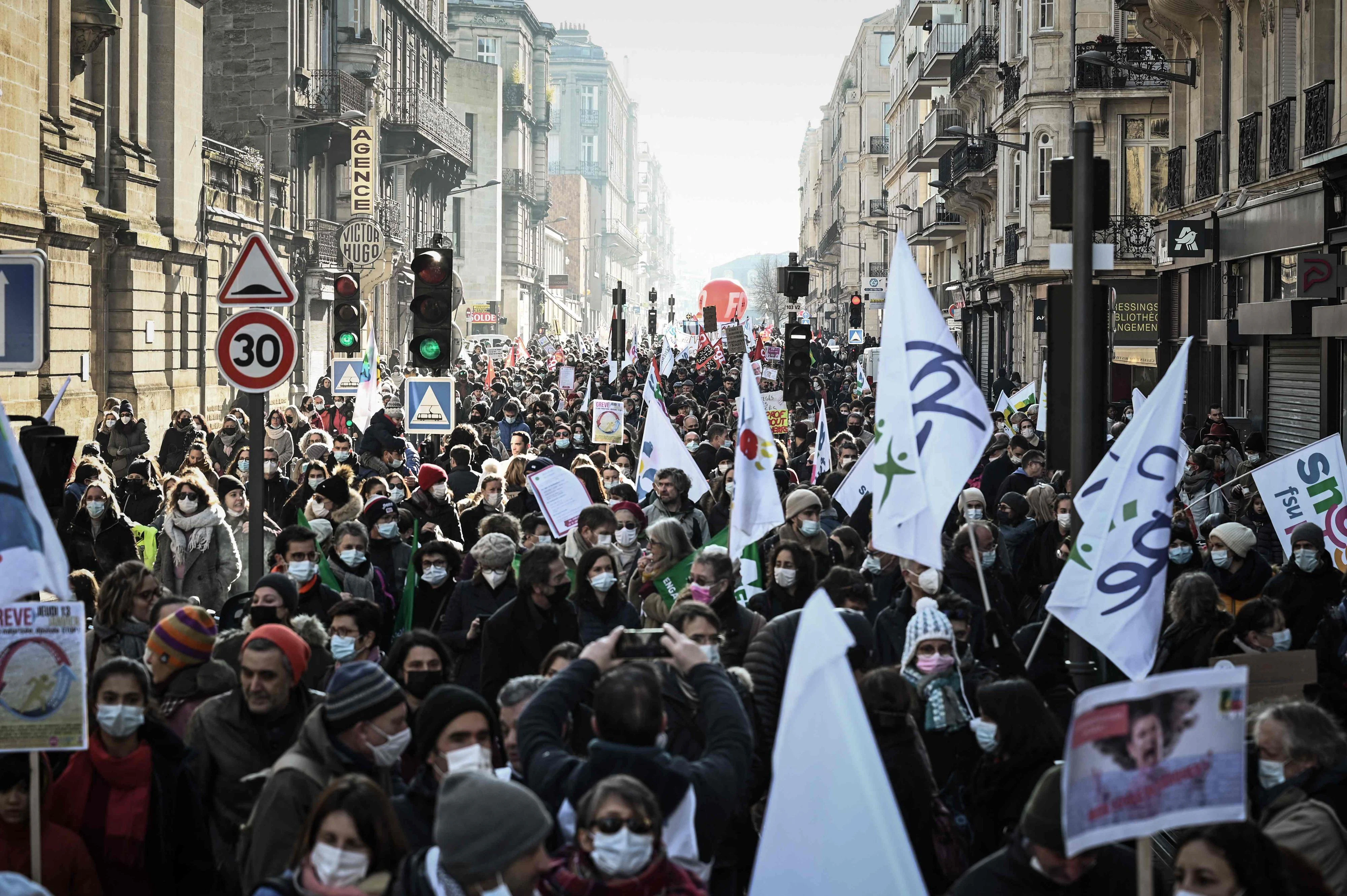 Ein Teil der Bevölkerung macht deutlich, was er vom Impfpass hält – nicht viel.