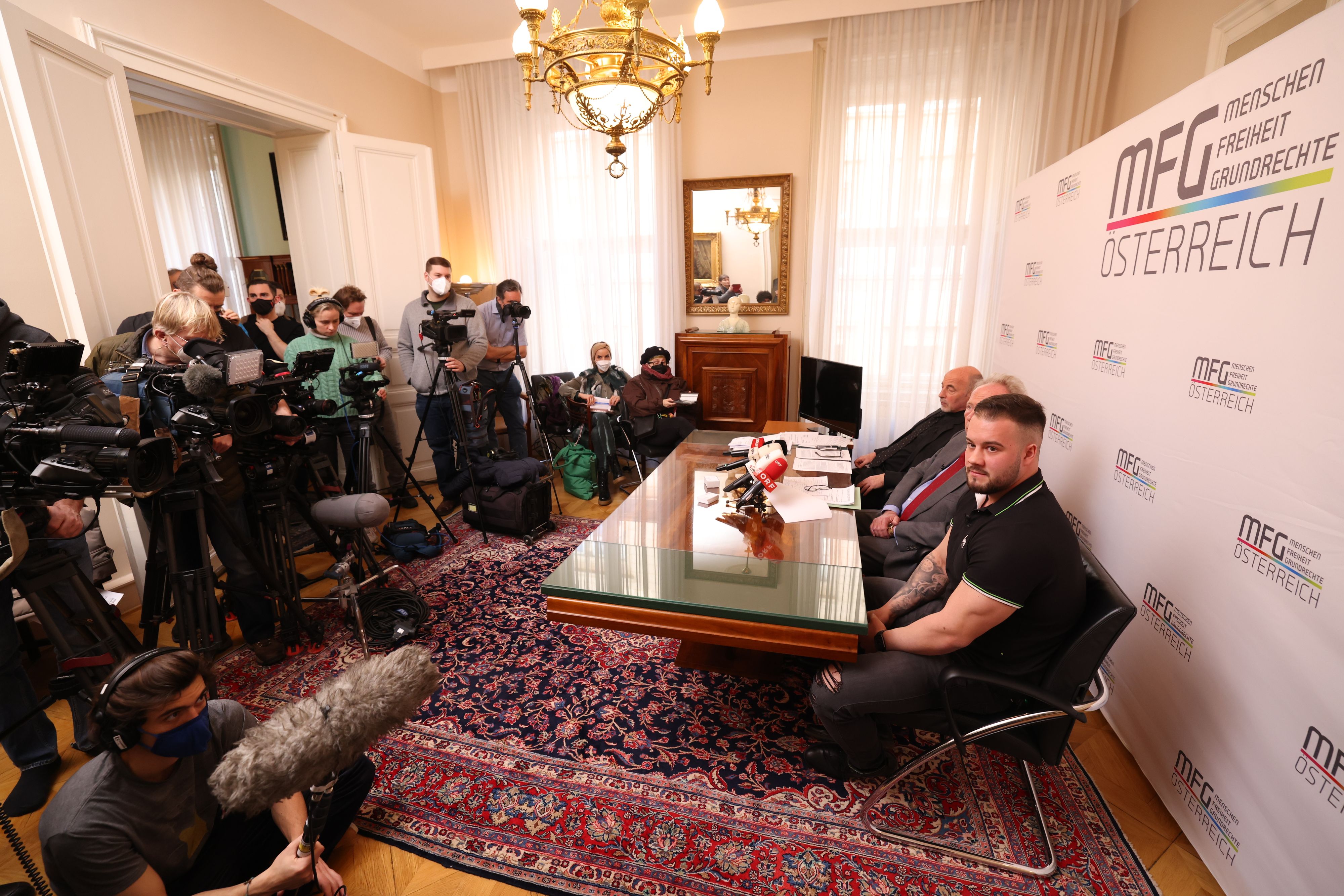  Kurzfristig musste die Pressekonferenz verlegt werden.