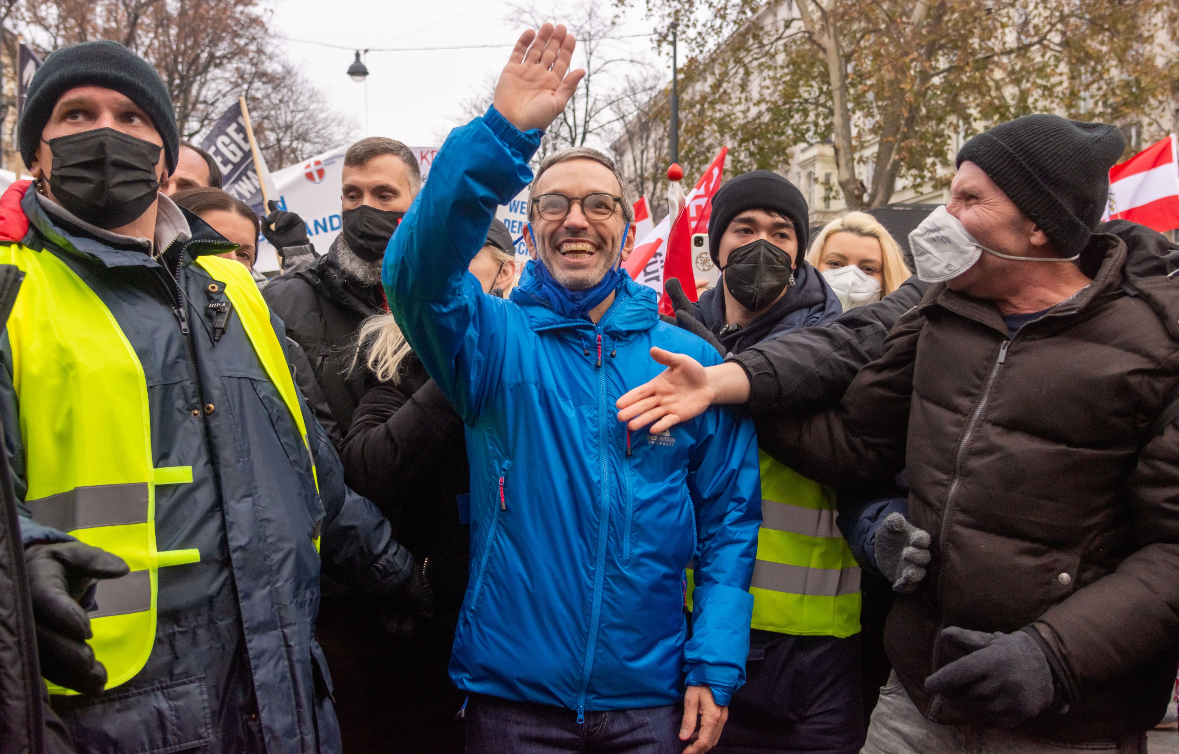 Es geht unter anderem um dieses Foto: Ermittelt wird wegen des Verdachts der Verwaltungsübertretung gegen das COVID-19-Maßnahmengesetzes.