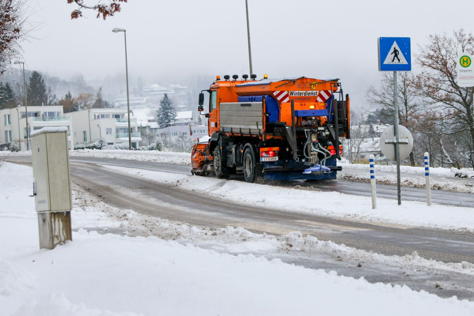 Der Winterdienst ist auf den Schnee vorbereitet.
