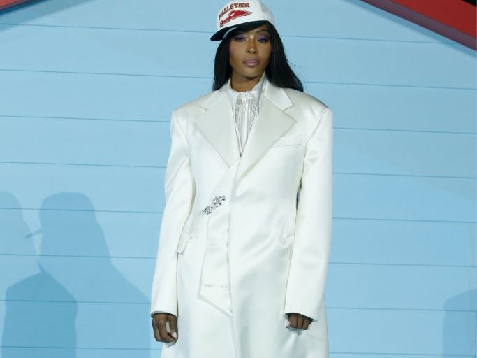 Mit dem Look 68 verabschiedete sich als "final face" Naomi Campbell. Eine Verneigung vor ihrem verstorbenen Freund, Designer Virgil Abloh.