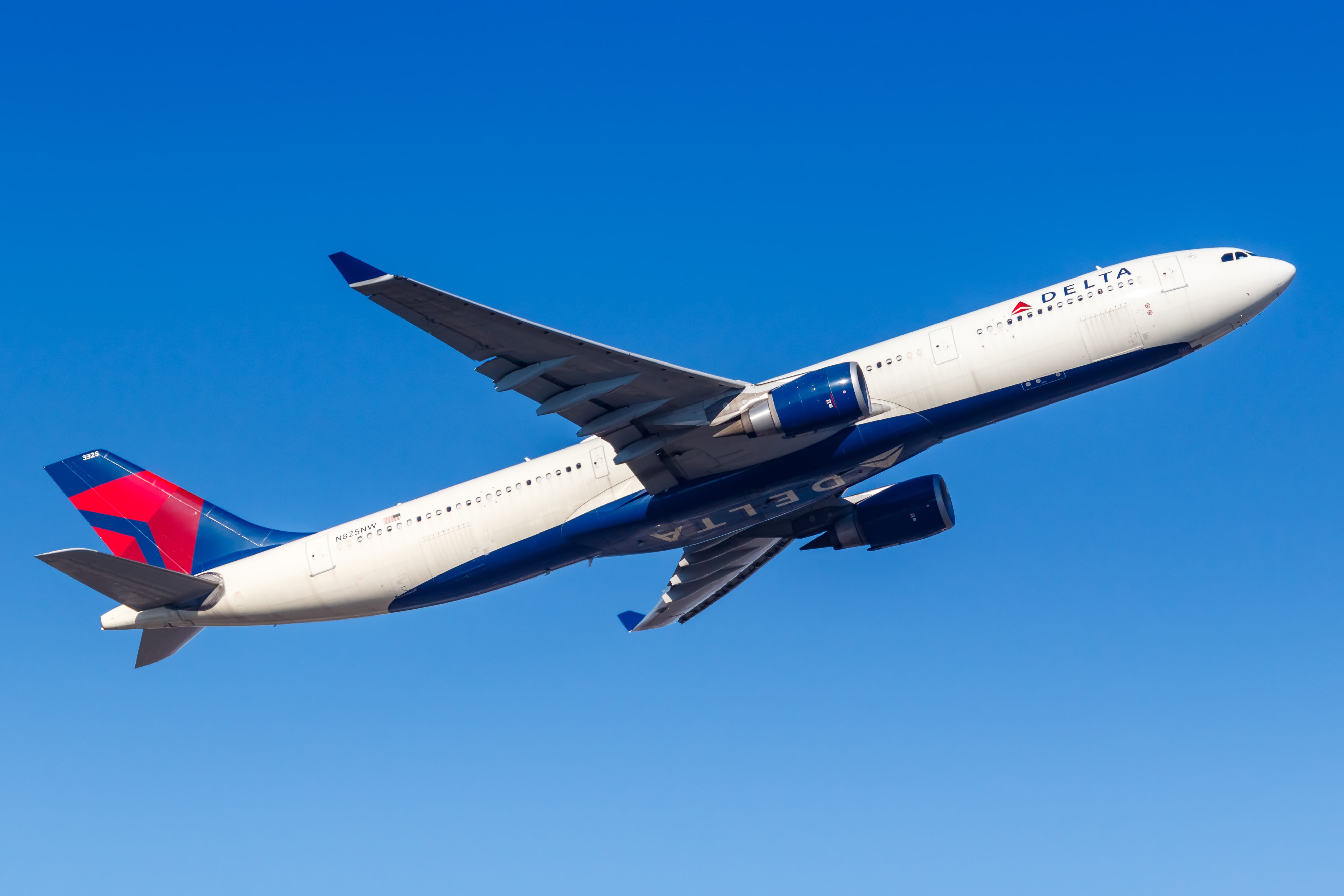 Auf einem&nbsp;Delta-Flug von Dublin nach New York rastete ein 29-jähriger Passagier vollkommen aus.