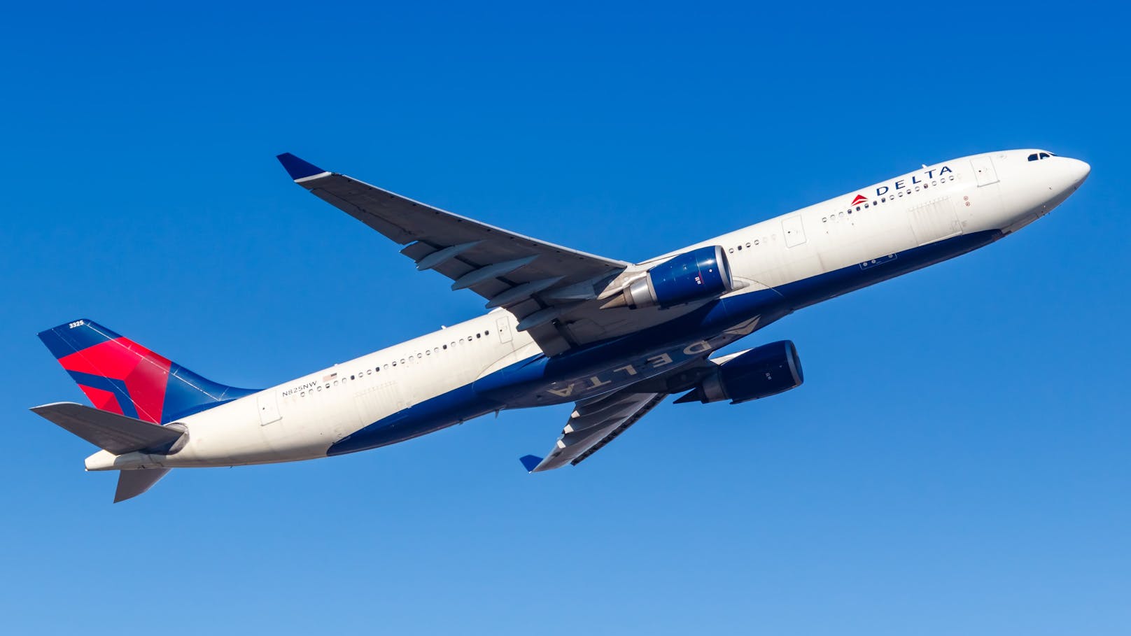 Auf einem&nbsp;Delta-Flug von Dublin nach New York rastete ein 29-jähriger Passagier vollkommen aus.