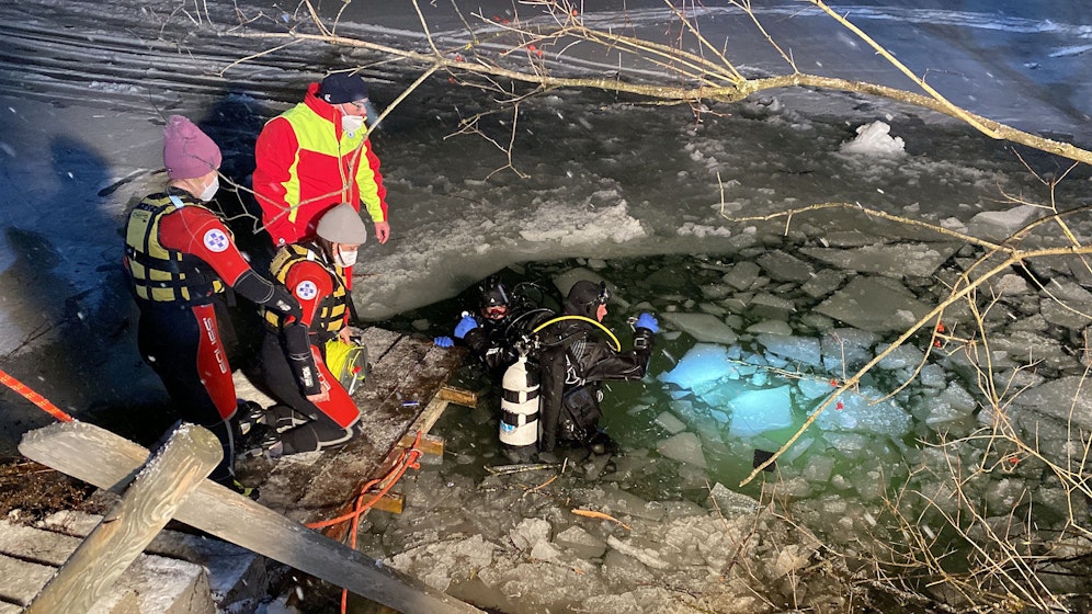 Der Seat-Fahrer landete im Walchsee in Tirol.