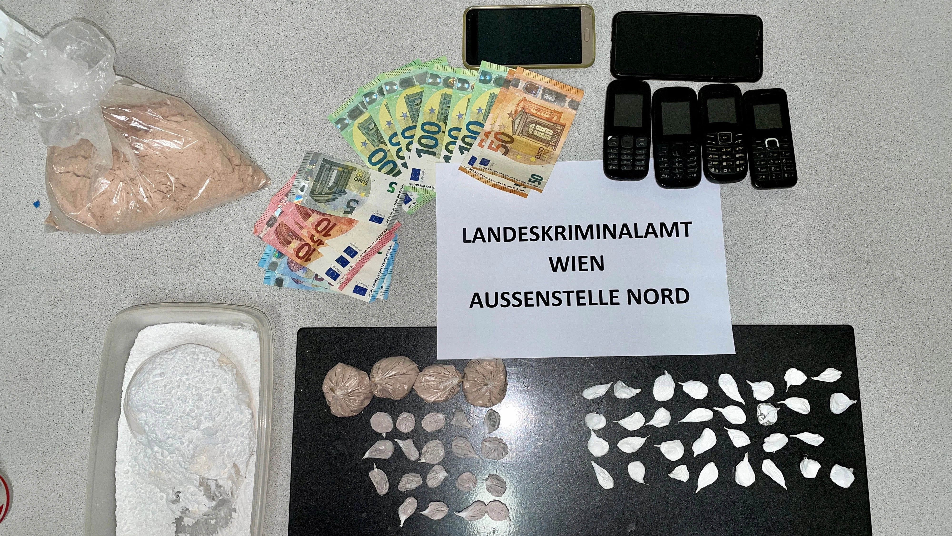 Das Bargeld und das Suchtgift wurden sichergestellt.