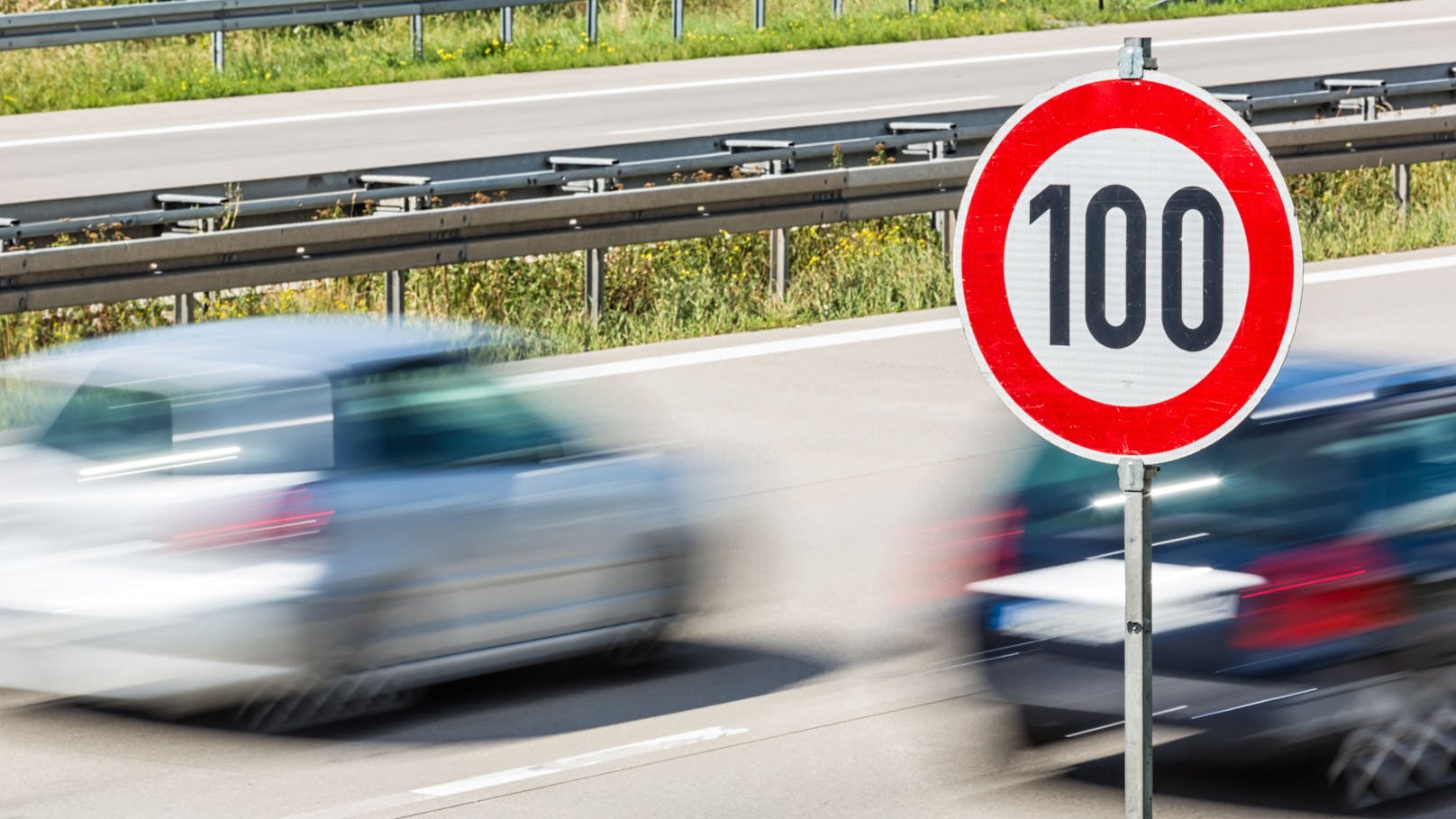 Mit 197 km/h wurde ein Probeführerscheinbesitzer in Osttirol geblitzt – erlaubt waren 100 km/h (Symbolbild)