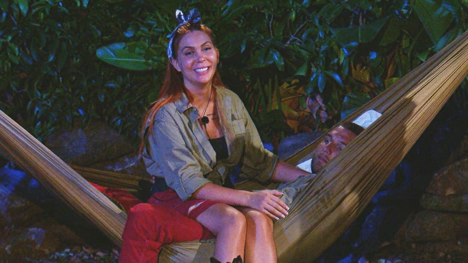 Hier ist Tara glücklich im Dschungel.