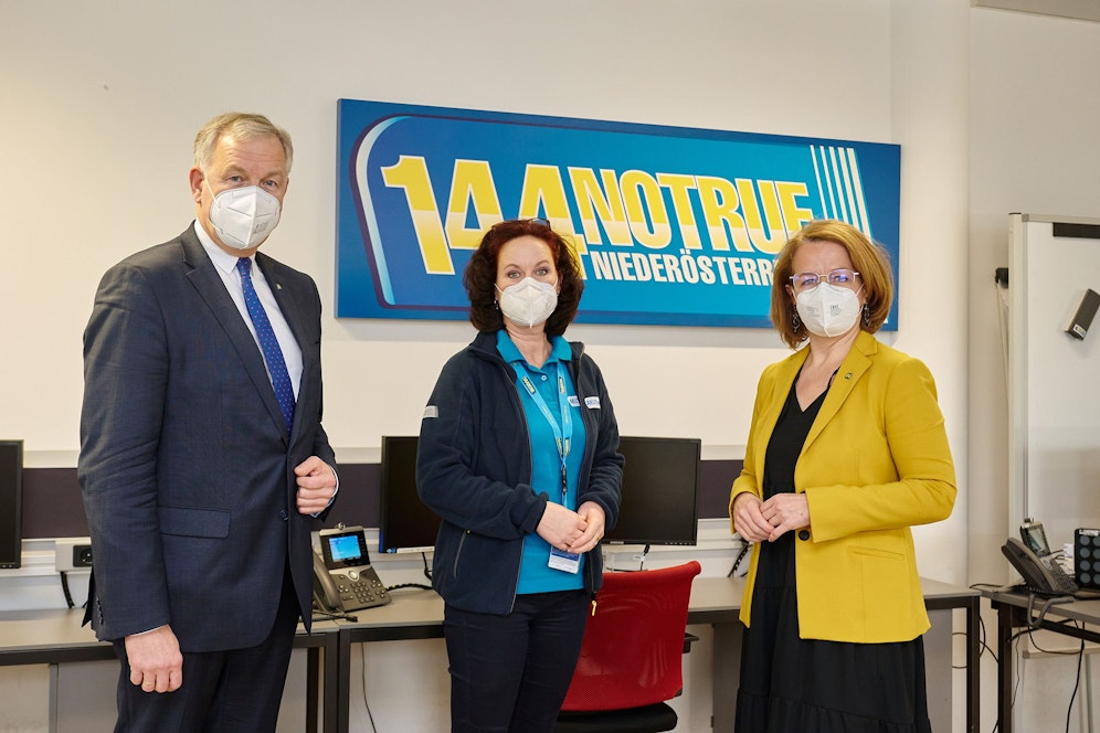 Landesrat Martin Eichtinger, Veronika Böhmer (Leiterin AKUTteam) und Sozial-Landesrätin Christiane Teschl-Hofmeister&nbsp;