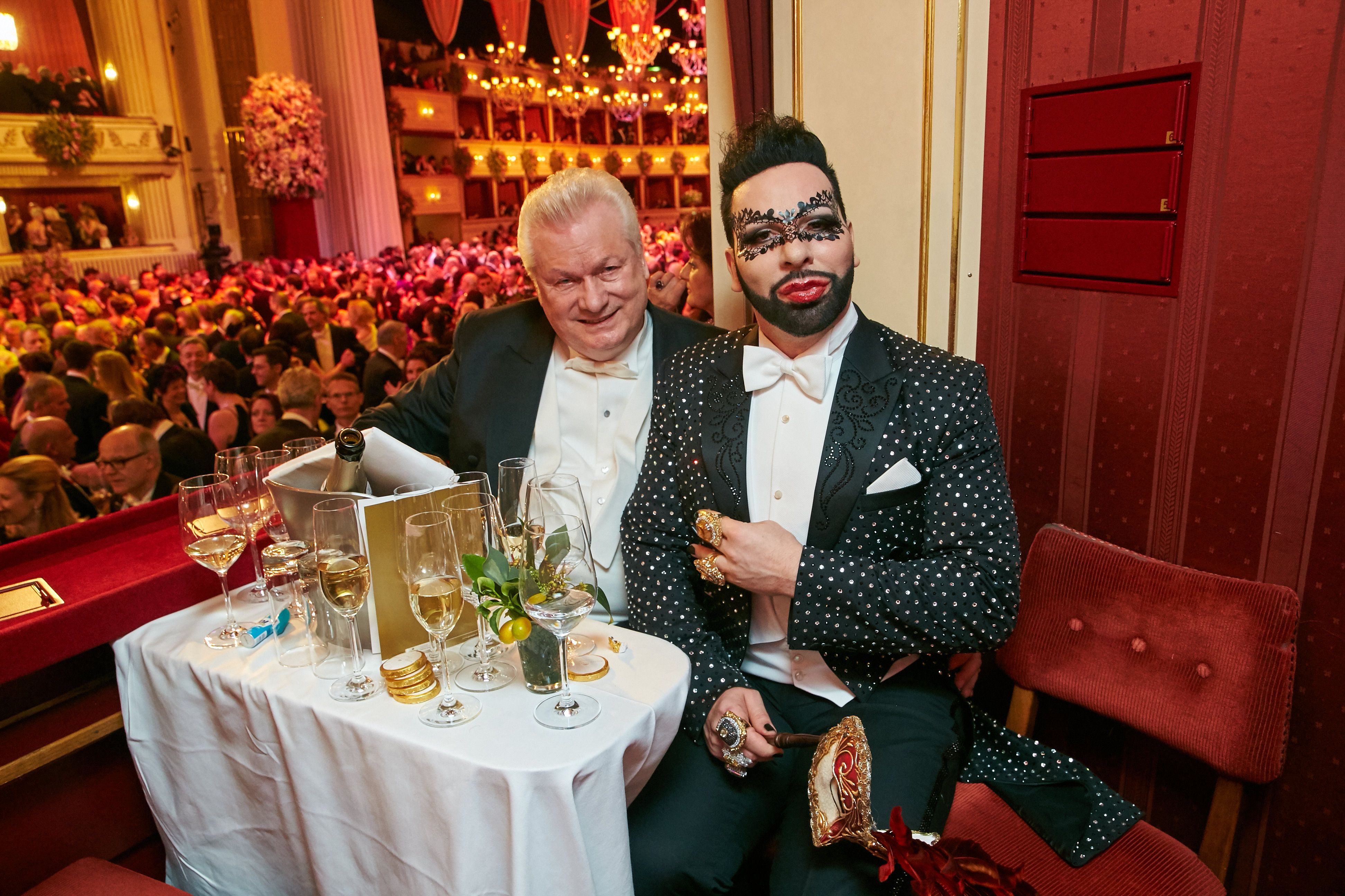 Harald Glööckler mit Ehemann Dieter Schroth am Wiener Opernball
