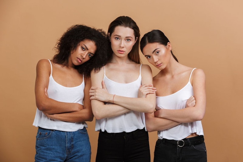 Body-Positivity braucht prinzipiell viel Zeit. Aber es kann auch sein, dass man diese eine Körperstelle nie lieben wird. Verurteile dich daher nicht dafür, weil du an deinem Selbst etwas auszusetzen hast. Niemand ist perfekt.