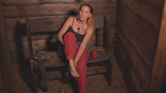 Austro-TV-Star Tara Tabitha spricht bei "Ich bin ein Star, holt mich hier raus!" über ihre Füße.