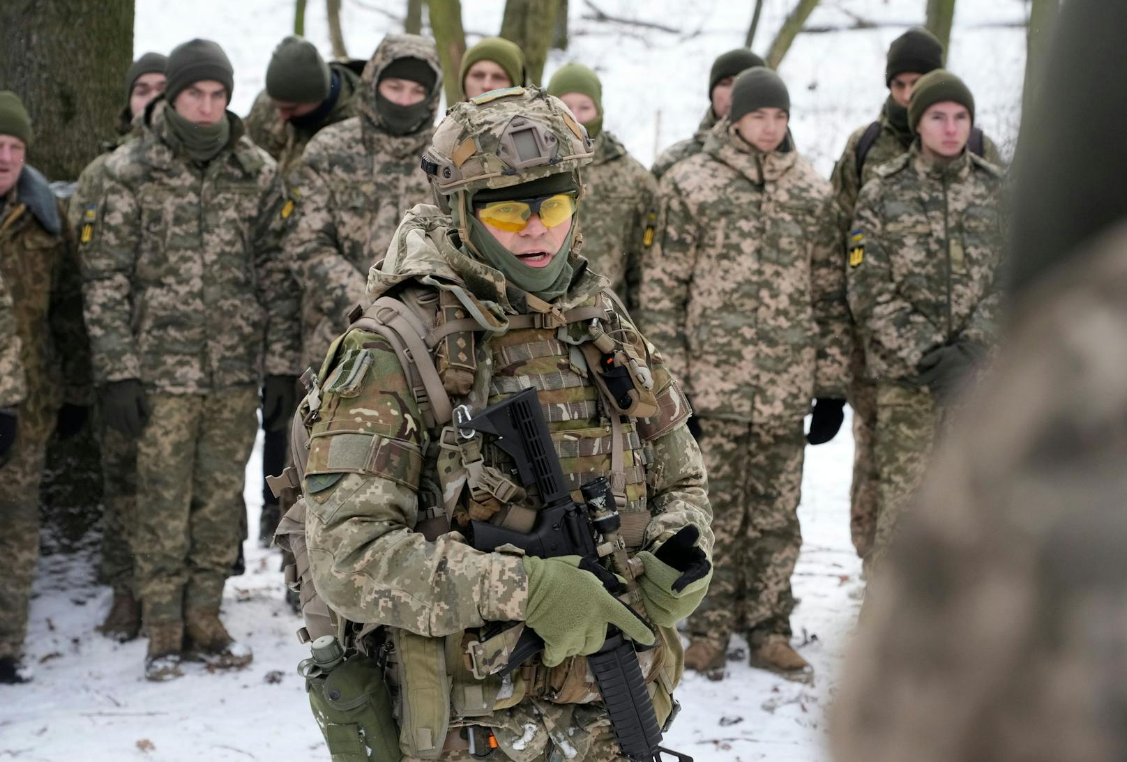 Ukrainische Soldaten bereiten sich schon jetzt auf einen Ernstfall vor. 