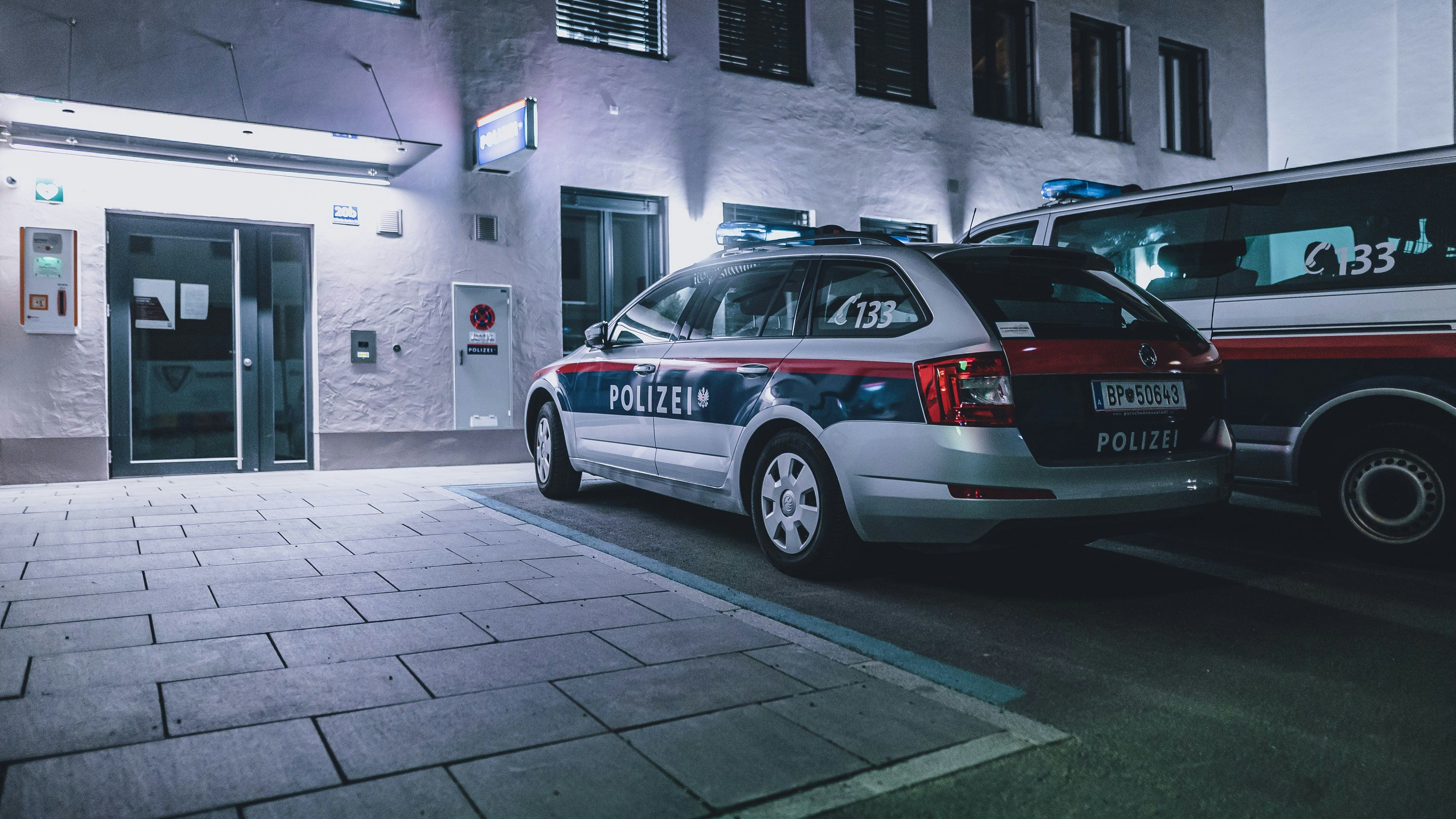 Die Polizei musste in den Nachtstunden ausrücken. Symbolbild. 